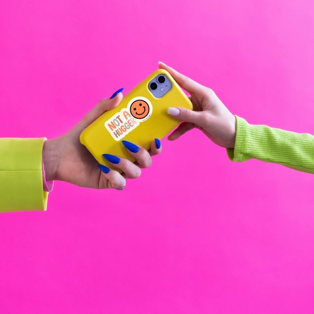 Vinüülkleebis "not a hugger"